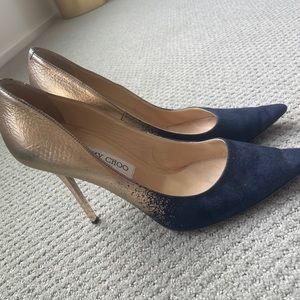 Jimmy Choo navy/gold ombré pump.

Lightly worn. Size 39

I paid (I paid 600$)